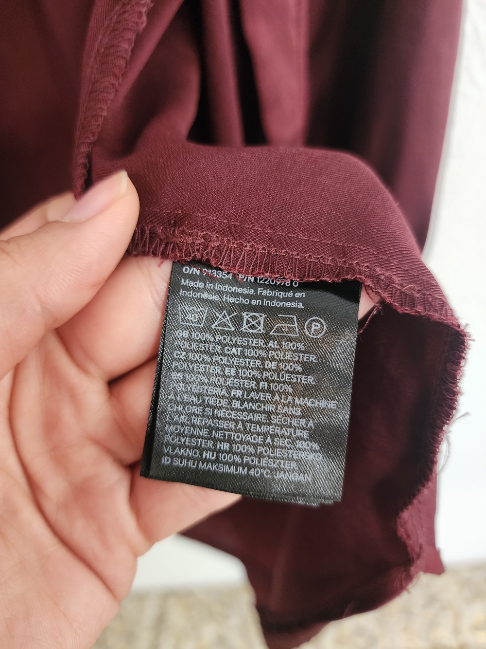 H&M Long-Sleeve Button-Down Shirt in Burgundy- Medium - Picture 8 of 9